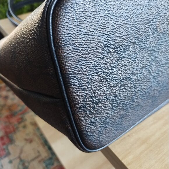 COACH Gallery Tote Bag In Signature Canvas - Picture 7 of 11